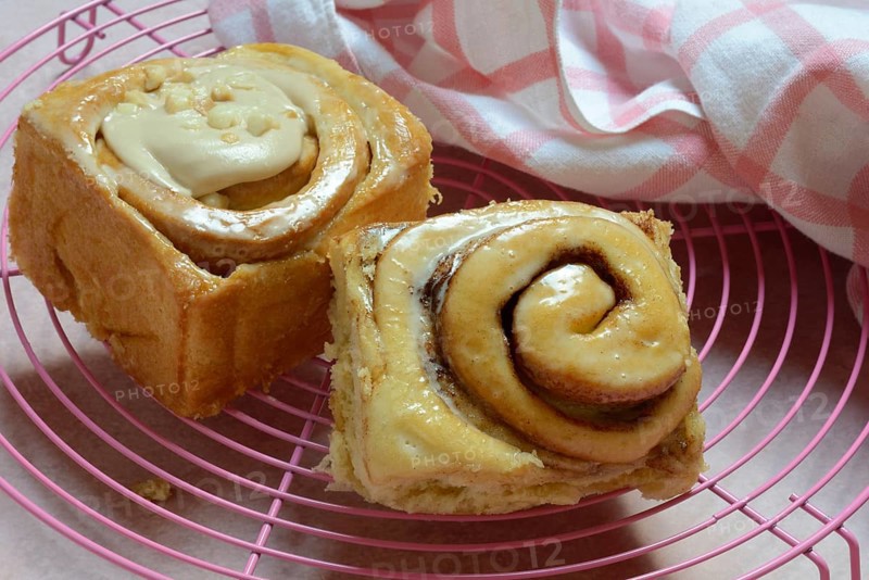 Cinnamon buns on a cake rack, pastries