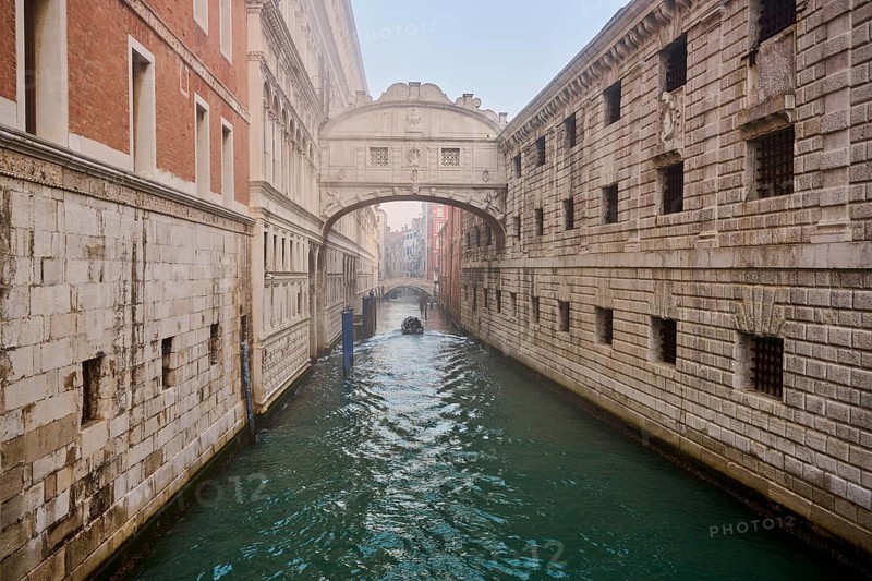 View from 'Ponte della paglia' on the bridge 'Bridge of Sighs' over a waterway before sunrise in Venice on a foggy morning in winter, Italy, Europe