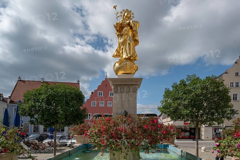 Marian column on the market square, Wemding, Swabia Bavaria, Germany, Europe