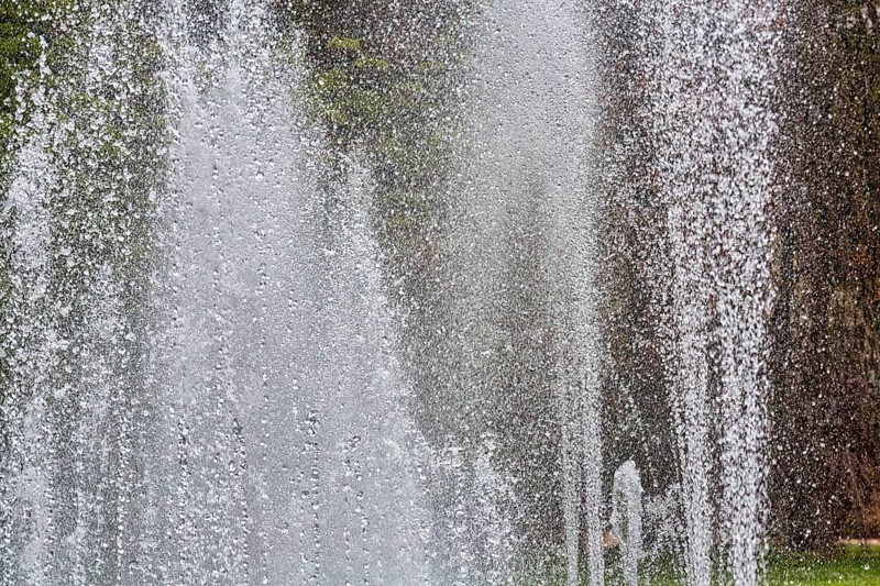 Water fountains, water features, spray mist, park in city centre, symbol photo, urban microclimate, climate change, air temperature, cooling, text free space, Lower Saxony, Germany, Europe