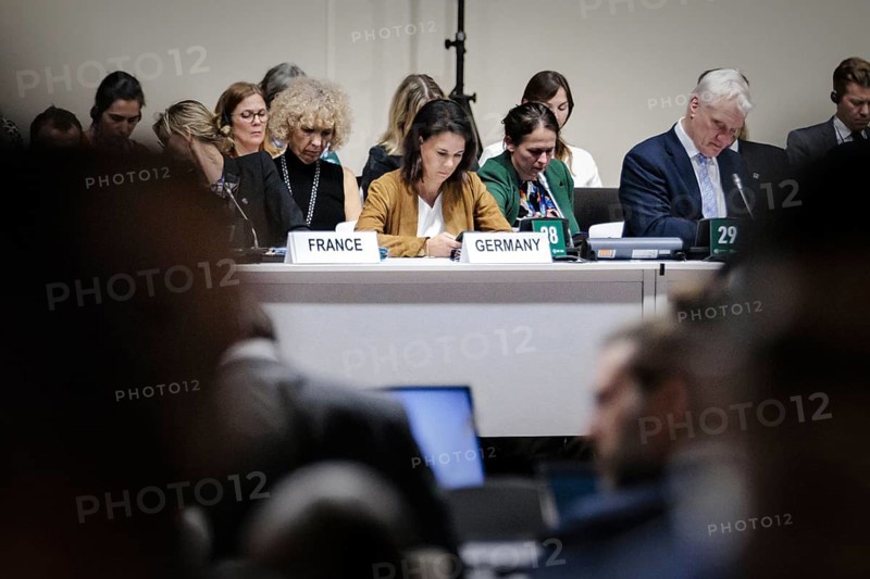 Annalena Baerbock (Buendnis 90 Die Gruenen), Bundesaussenministerin, beim Treffen aller Leiterinnen und Leiter der vorhandenen Delegationen, der heads of delegation, zum neuen Global Stocktake (GST) Textentwurf der UNFCCC, im Rahmen der COP28 in Dubai, 1