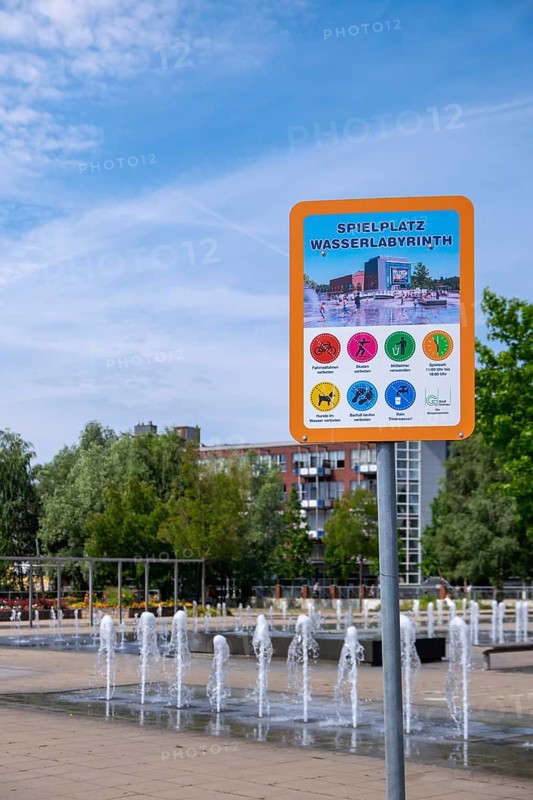 Sign, Water maze playground, Gronau, Münsterland, North Rhine-Westphalia, Germany, Europe