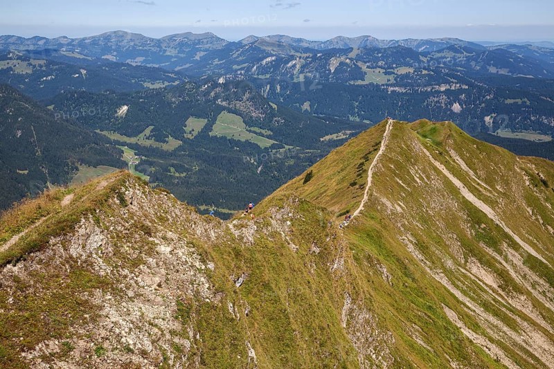 Ridge trail between Fellhorn and Söllerkopf peaks, behind Allgäu Alps and Illertal valley, Oberstdorf, Oberallgäu, Allgäu, Bavaria, Germany, Europe