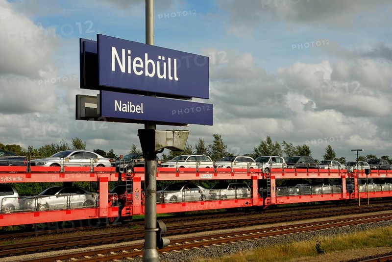 Car train to Westerland on Sylt, car loading, Niebüll, North Frisia, Schleswig-Holstein, Germany, Europe