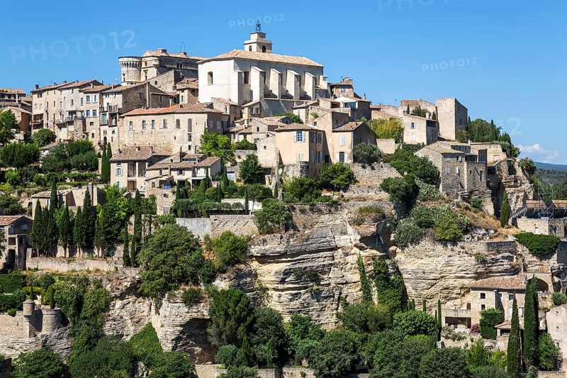 Old town with Renaissance castle, Gordes, Vaucluse, Provence-Alpes-Cote dAzur, Provence, South France, France, Europe