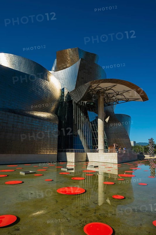 Guggenheim Museum Bilbao, architect Frank O. Gehry, Bilbao, Basque Country, Spain, Europe