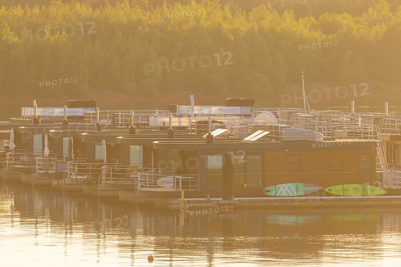 Bärwalder See Landscape Park, post-mining landscape, remnant hole of Bärwalde open-cast mine, Klitten harbour, floating holiday homes, Klitten, Saxony, Germany, Europe