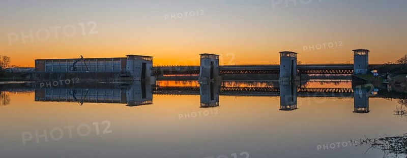 Sunset, Weser weir Intschede, Weser barrage Langwedel, Langwedel hydroelectric power plant power station, Weser, Langwedel, Verden, Lower Saxony