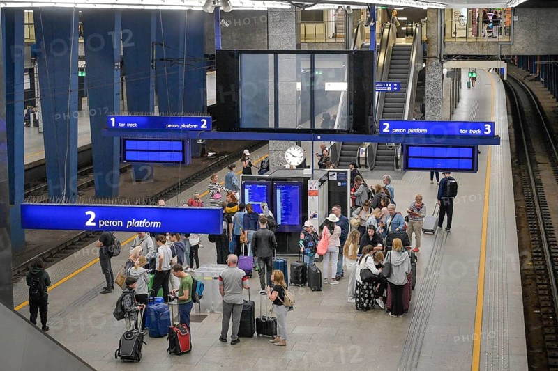 Platform, passengers, Warszawa Centralna railway station, Warsaw, Mazovian Voivodeship, Poland, Europe
