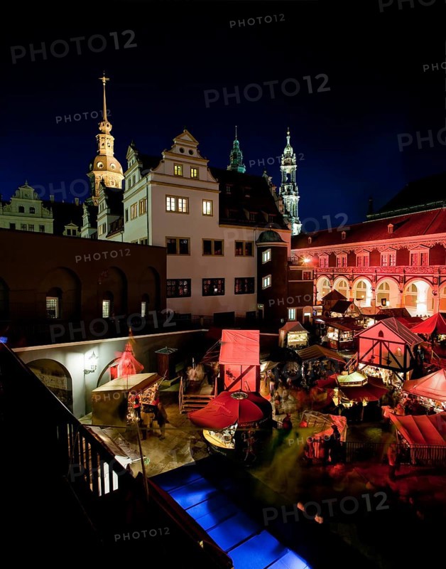 The nostalgic Christmas market in the stable yard of Dresden's Residence Palace also offers quiet and romantic moments in the Christmas hustle and bustle