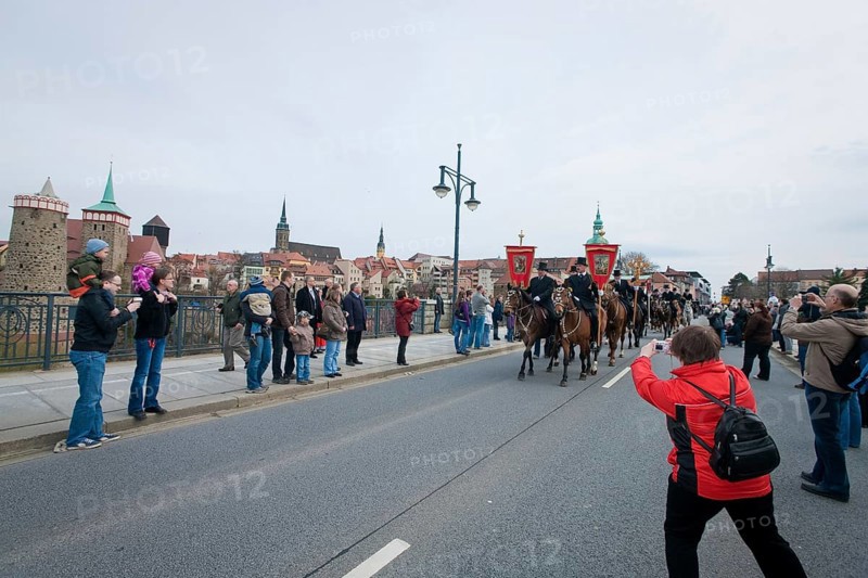 Every year at Easter there are about 5 processions in Lusatia, each with about 200 riders. The Catholic Church continues old Sorbian rites here. Thousands of spectators watch the impressive cavalcades