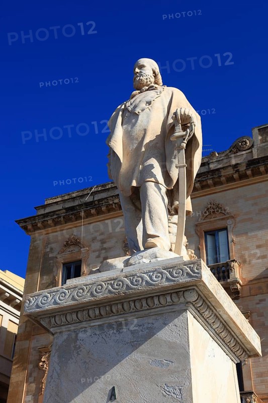 City of Trapani, Statue of Giuseppe Garibaldi in Piazza Garibaldi, Sicily, Italy, Europe