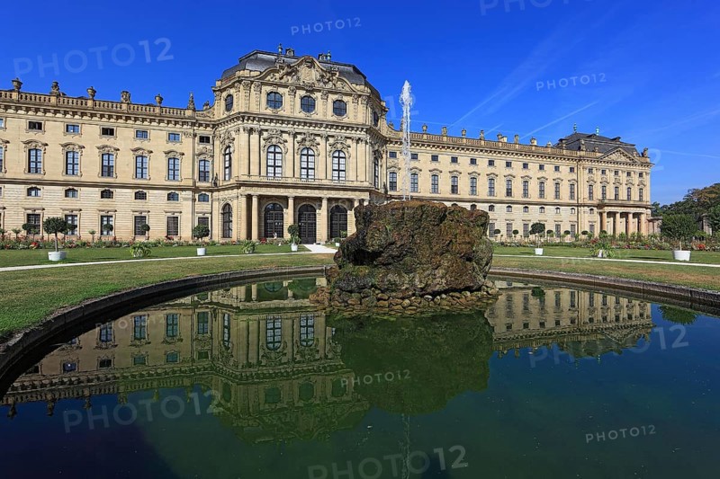 The Würzburg Residence and Court Garden with Garden Fountain, Park Side, UNESCO World Heritage Site, Würzburg, Lower Franconia, Bavaria, Germany, Europe