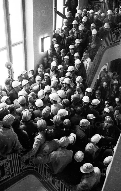 With a siege and temporary occupation of the Hoesch AG headquarters on 11.9.1969, spontaneous striking steelworkers opened a series of strikes in the coalfield, Germany, Europe