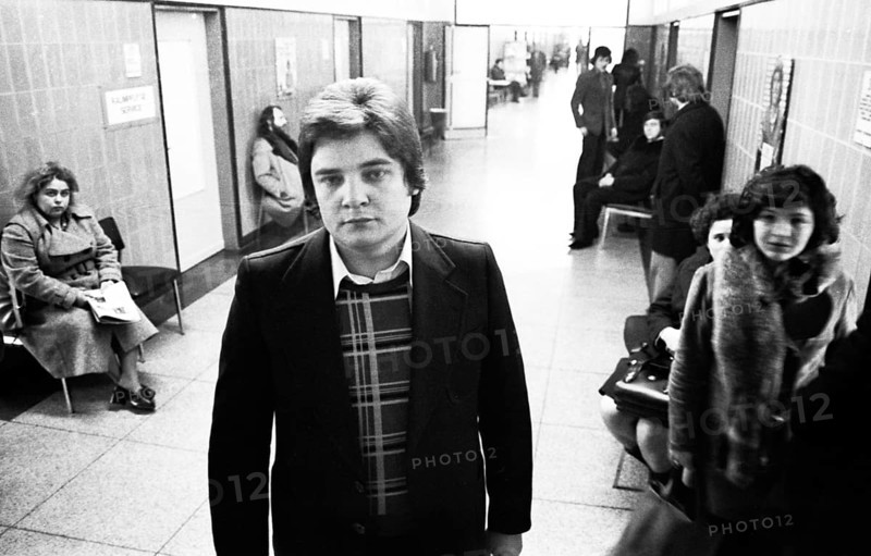 Young unemployed people who have just left school and young unemployed people at the Dortmund job centre on 22.10.1974, Germany, Europe