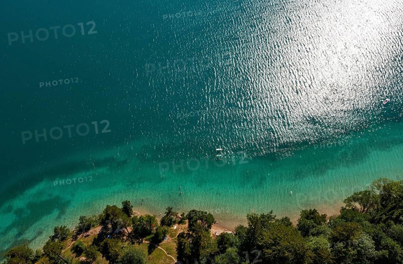 Drone shot, from above, bathing beach with boats at Fuschlsee, Fuschl am See, Salzkammergut, Land Salzburg, Austria, Europe