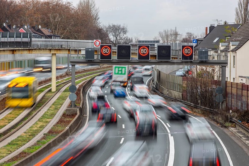 Motorway A40, Ruhrschnellweg, city centre of Essen, exit Essen-Frillendorf, Spurbus route, this area would also be affected by a diesel driving ban, Essen, North Rhine-Westphalia, Germany, Europe