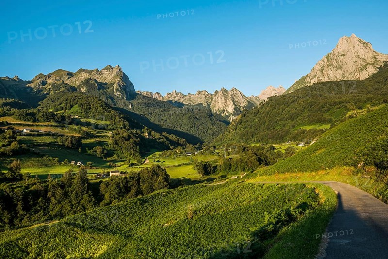 Mountain landscape, Lescun, Département Pyrénées-Atlantiques, Region Nouvelle-Aquitaine, Pyrenees, France, Europe