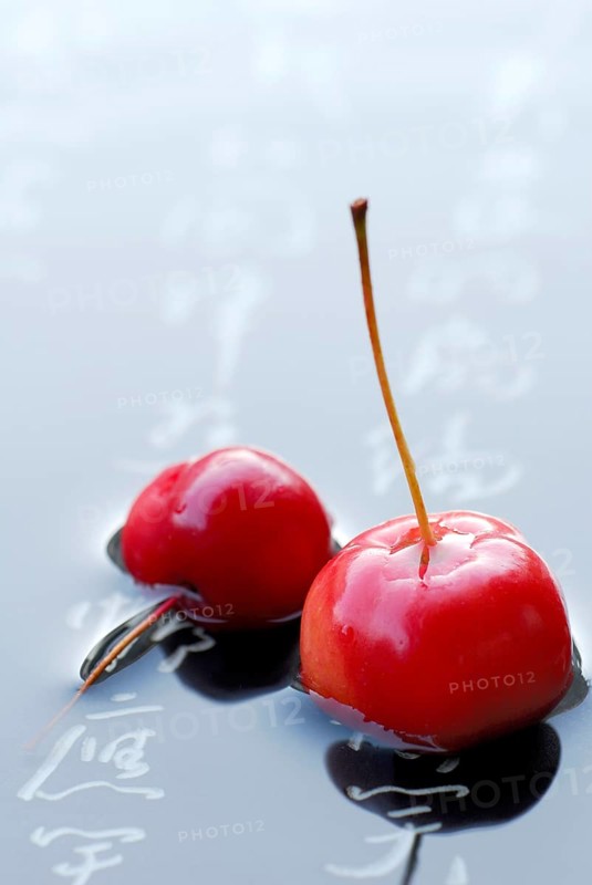 Decorative apples in water and Chinese characters