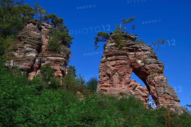 Hiker at the Schillerfelsen, red sandstone rocks on the Dahner Felsenpfad, Dahn, Südwestpfalz district, Rhineland-Palatinate, Germany, Europe