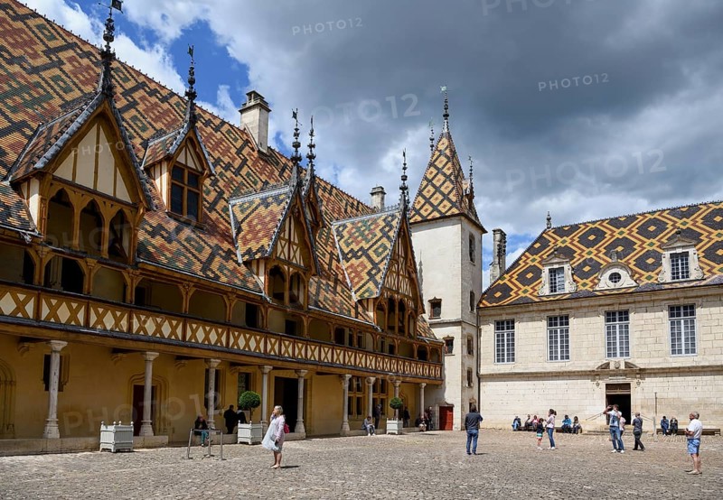 Courtyard of the Hôtel-Dieu, former hospital founded in 1443, Beaune, Côte-d'Or department, Bourgogne-Franche-Comté, Burgundy, France, Europe