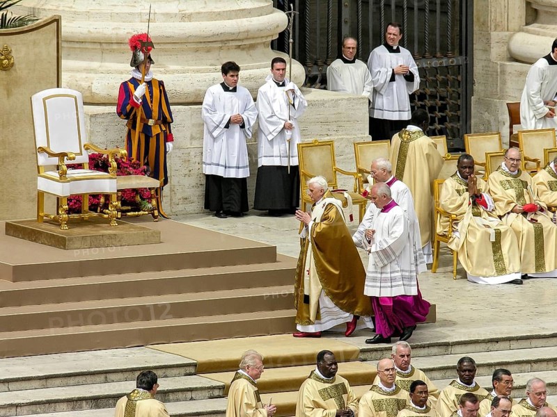 Pope Benedict XVI Joseph Ratzinger, Inauguration Ceremony 24. 04. 2005, St. Peter's Cathedral, St. Peter's Basilica, Piazza San Pietro, St. Peter's Square, Vatican, Rome, Lazio, Italy, Europe