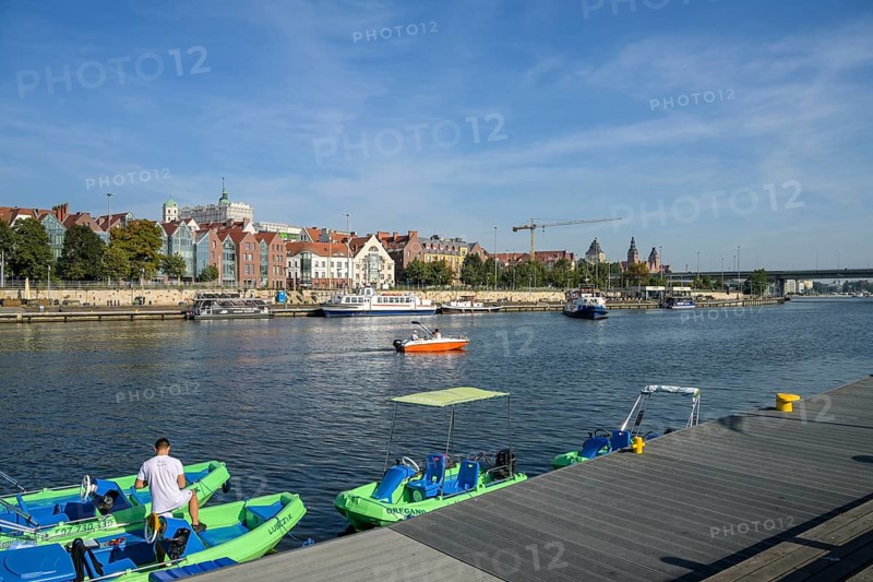 Boat hire on the boulevard on the West Oder, city panorama, Szczecin, West Pomeranian Voivodeship, Poland, Europe