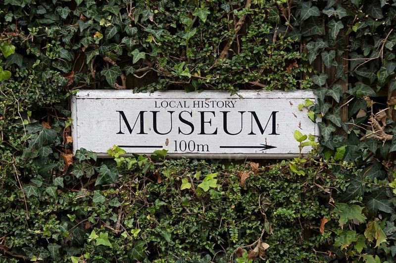 Signpost showing the way to the museum, Steyning, West Sussex, England, Great Britain