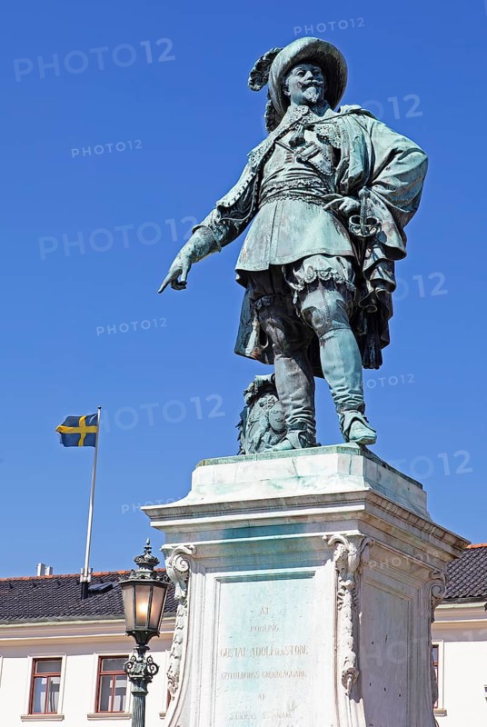 Statue, monument to King Gustav Adolf II on Gustav Adolfs Torg, Gothenburg, Västra Götalands län, Sweden, Europe