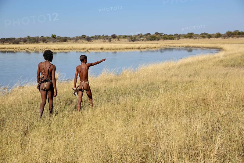 Bushmen of the Ju/' Hoansi-San at a traditional hunt, village //Xa/oba, near Tsumkwe, Otjozondjupa region, Namibia, Africa