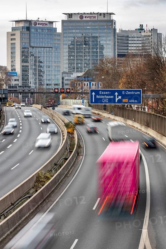 Motorway A40, Ruhrschnellweg, skyline of the city centre of Essen, this area would also be affected by a diesel driving ban, Essen, North Rhine-Westphalia, Germany, Europe