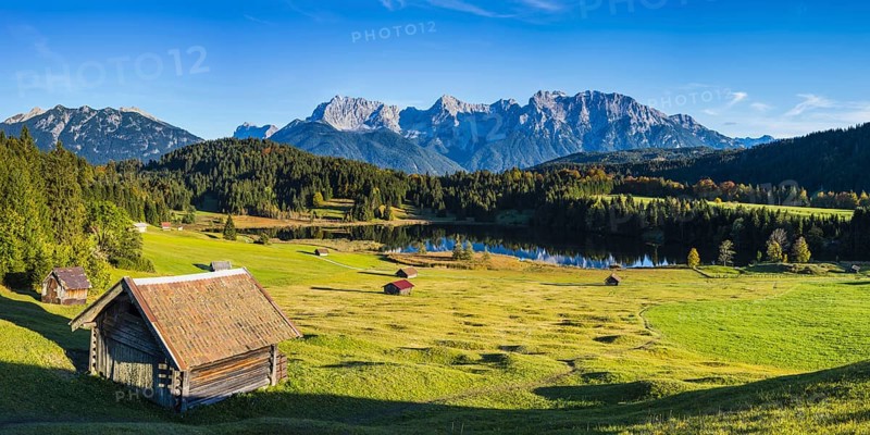 Geroldsee, behind it the Karwendel Mountains, Werdenfelser Land, Upper Bavaria, Bavaria, Germany, Europe