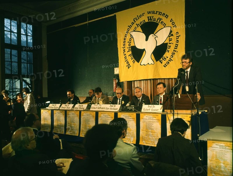 DEU, Germany: The historical slides from the 84-85 r years, Mainz. Congress Science against nuclear armament on 17.11.1984. Peace movement