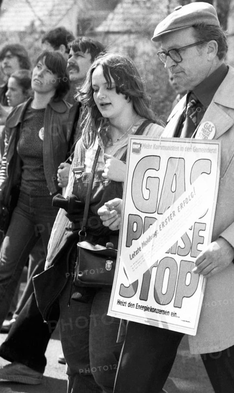 In the municipal election campaign, members and supporters of the German Communist Party (DKP) demonstrated for a price freeze on gas, against arms spending and against a firing range in Kaefertal, Germany, Europe