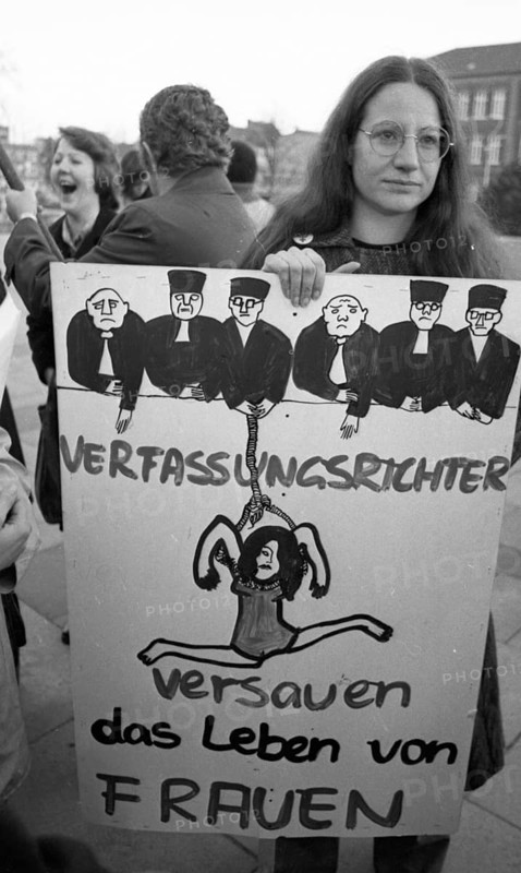 The woman's protests of the SPD, DGB and DKP against the abortion paragraph 218 on 26.2.1975 in Bonn, Germany, Europe