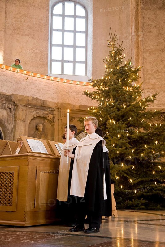 The Christmas season begins on Christmas Eve with the Christmas Vespers of the Dresden Kreuzchor in the Kreuzkirche. The two performances at 2.15 pm and 4.30 pm are attended by thousands of Dresdeners and visitors to the city every year