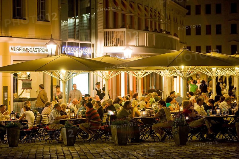 Numerous pubs and restaurants can be found in the rebuilt town houses around the Church of Our Lady on Neumarkt in Dresden