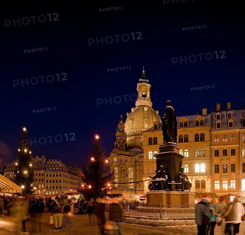 Christmas market on the Neumarkt