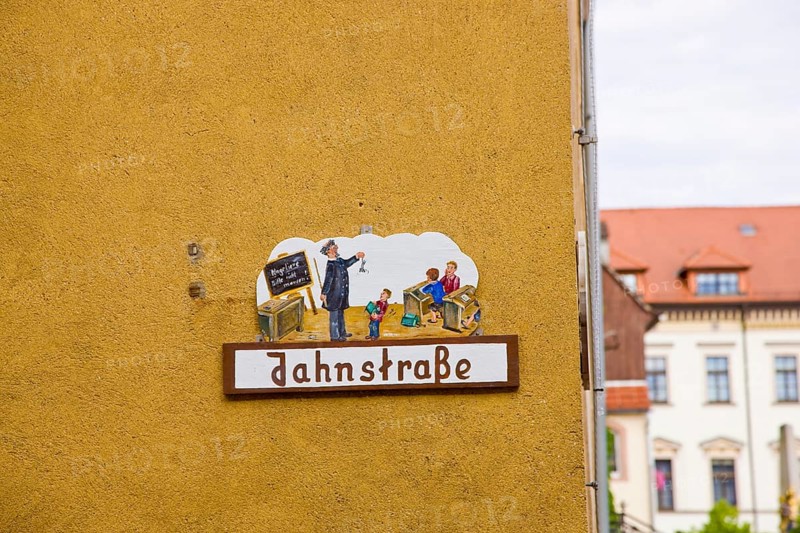 Roßwein is a small town in Saxony. The name comes from the Old Sorbian Rusavin. This goes back to the personal name Rusva, to rusy, reddish, blond. It was therefore the settlement of a Rusava. There are numerous original street signs here