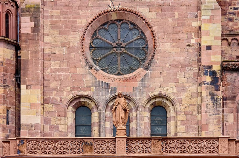 Sculpture of Mother Mary at Freiburg Cathedral, the Cathedral of Our Lady, Freiburg im Breisgau, Baden-Württemberg, Germany, Europe