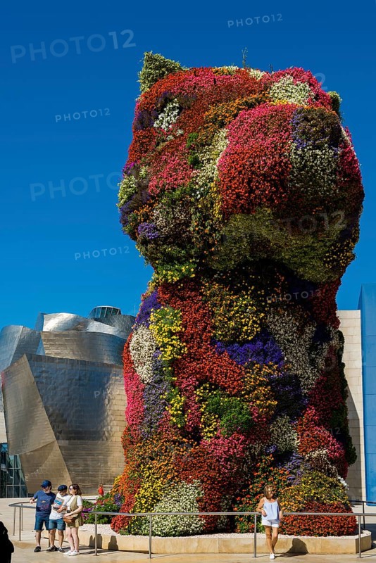 Guggenheim Museum Bilbao, Architect Frank O. Gehry, Sculpture Puppy by Jeff Koons, Bilbao, Basque Country, Spain, Europe