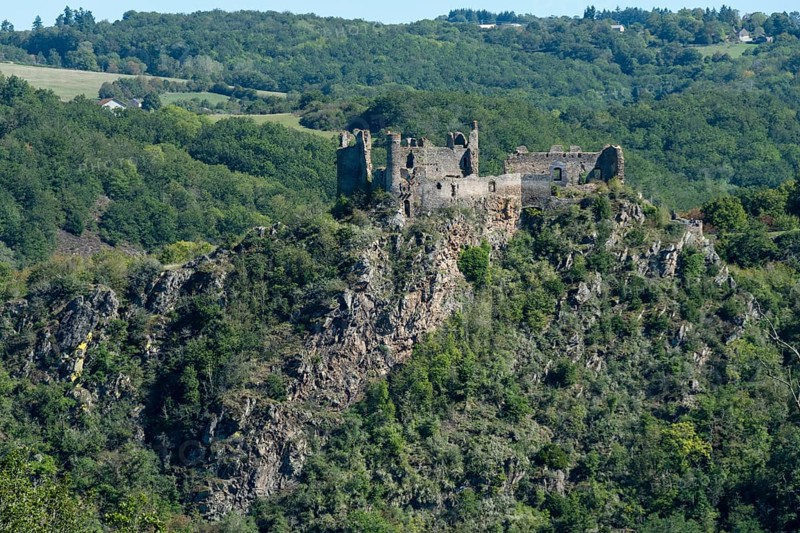 Village of Saint-Remy-de-Biot, the medieval castle in ruins of Chateau Rocher (15th century) overlooks the soul valley, Puy de Dome, Auvergne, France, Europe