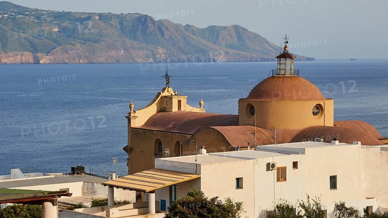 Church building, dome, from behind, sea, coast of Lipari, Santa Marina Salina, Salina, Aeolian Islands, Lipari Islands, Sicily. Italy