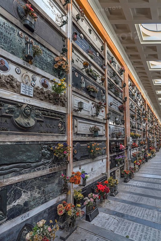 Covered tomb wall with floral decoration, Monumental Cemetery, Cimitero monumentale di Staglieno), Genoa, Italy, Europe