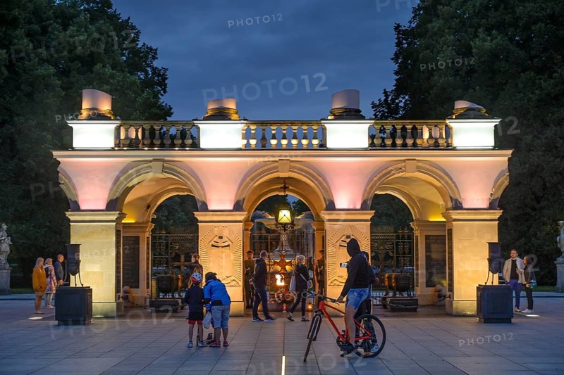 Tomb of the Unknown Soldier, Plac Marszalka Jozefa Pilsudskiego, Warsaw, Mazovian Voivodeship, Poland, Europe