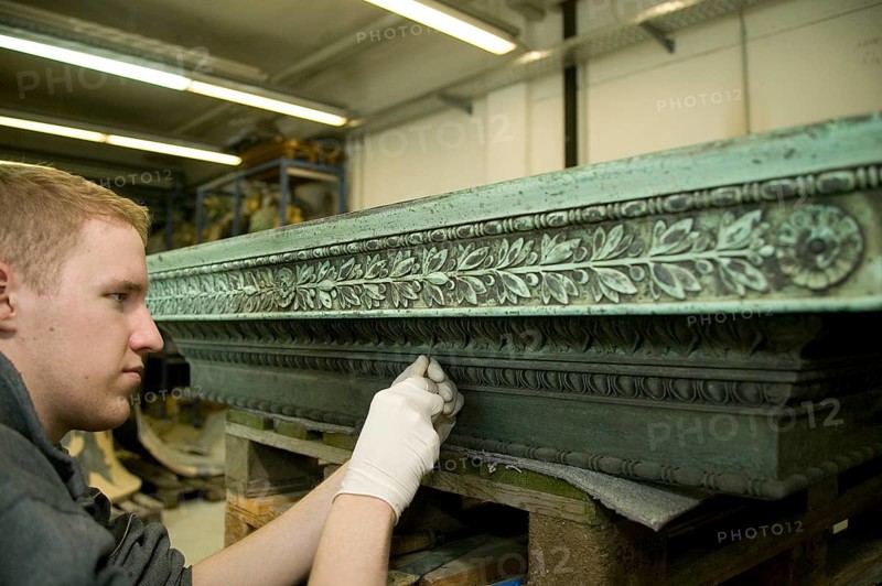 Restorer at Fuchs&Gierke, here a metal sarcophagus from a family vault is expertly cleaned and secured