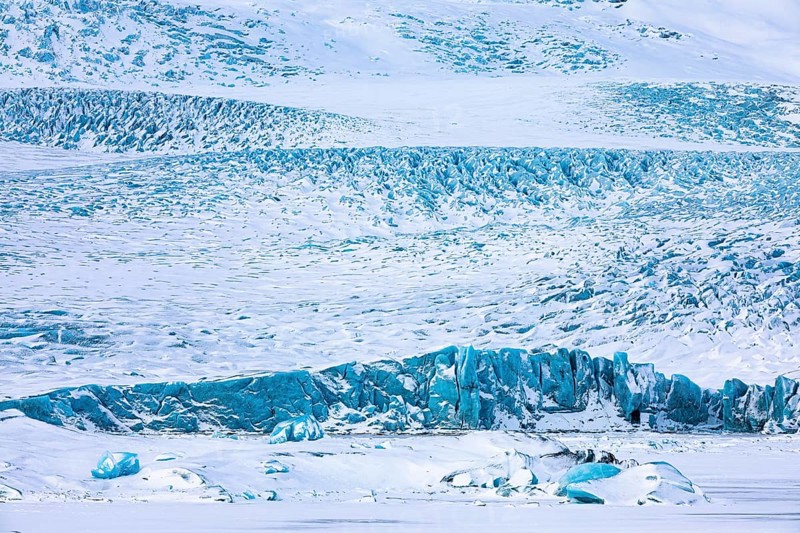Glacier break in the snowy glacier lagoon Fjallsarlon, Sudurland, Iceland, Europe