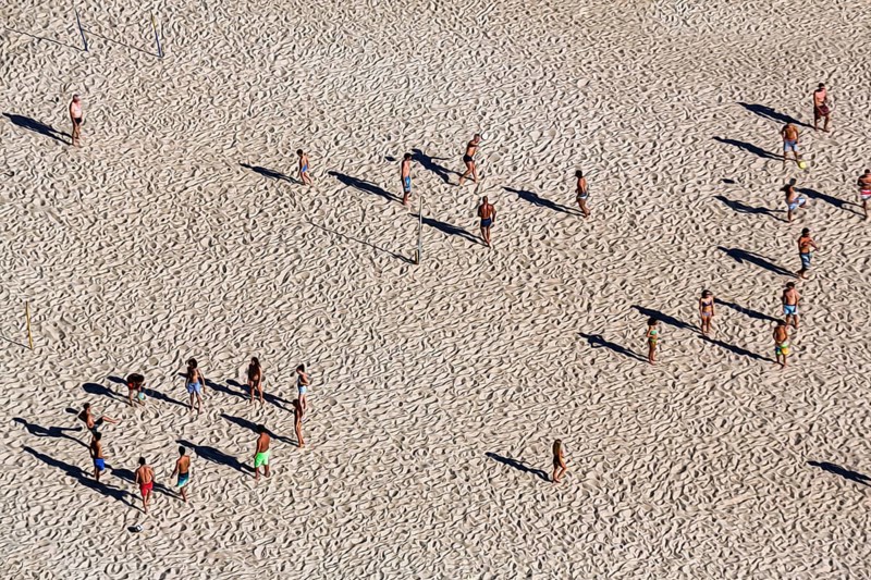 Volleyball players playing in groups on the beach, throwing shade, beach volleyball, illustration, view from above, Nazare, Nazaré, Portugal, Europe