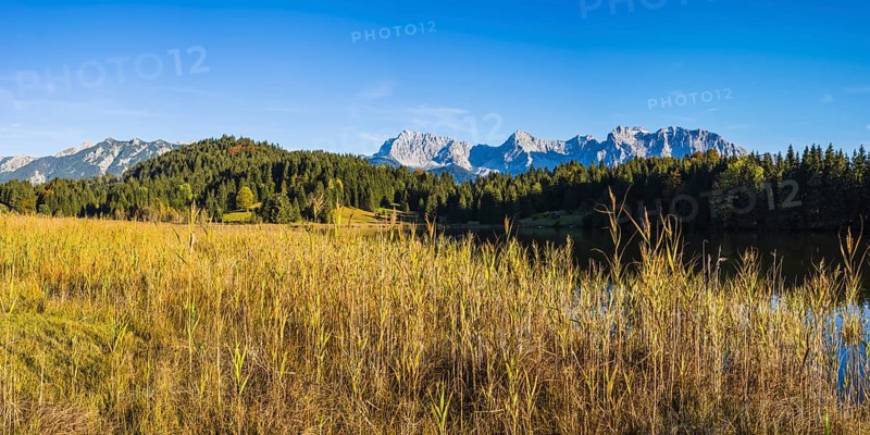 Geroldsee, behind it the Karwendel Mountains, Werdenfelser Land, Upper Bavaria, Bavaria, Germany, Europe