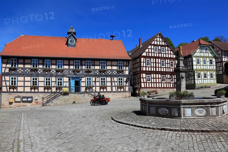 Second smallest town in Germany, Ummerstadt in the district of Hildburghausen, market square with the historic town hall, built in 1558, half-timbered ensemble, Thuringia, Germany, Europe